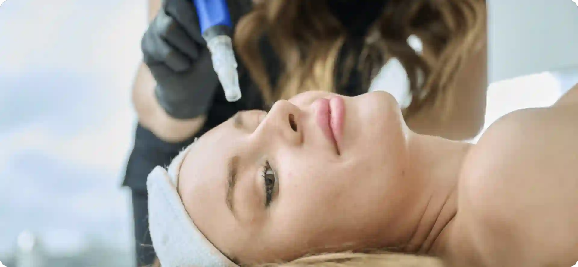 How Do Microneedles Trigger New Collagen and Elastin in Loose Skin Tamworth?